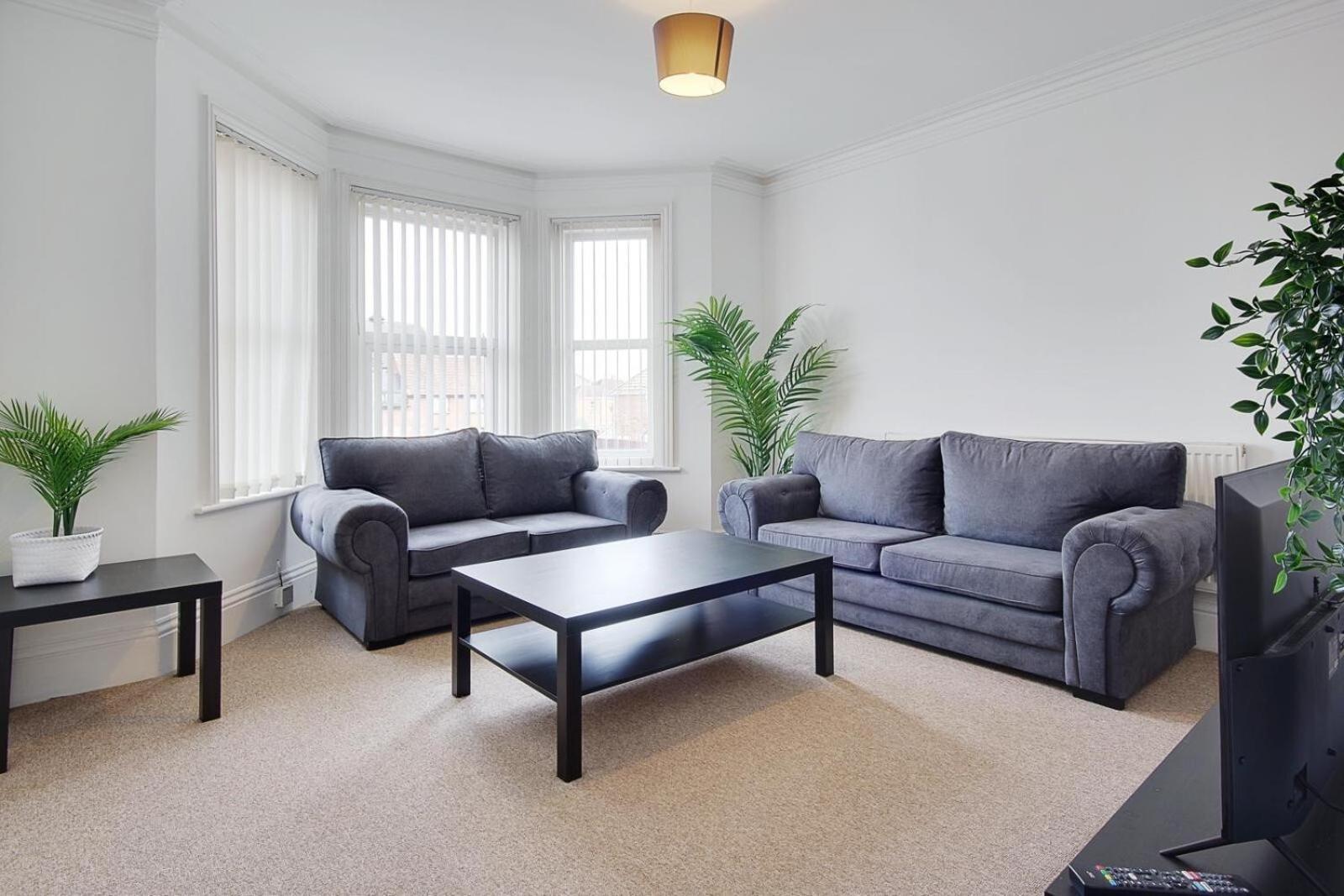 Ashley Road 3 * Poole